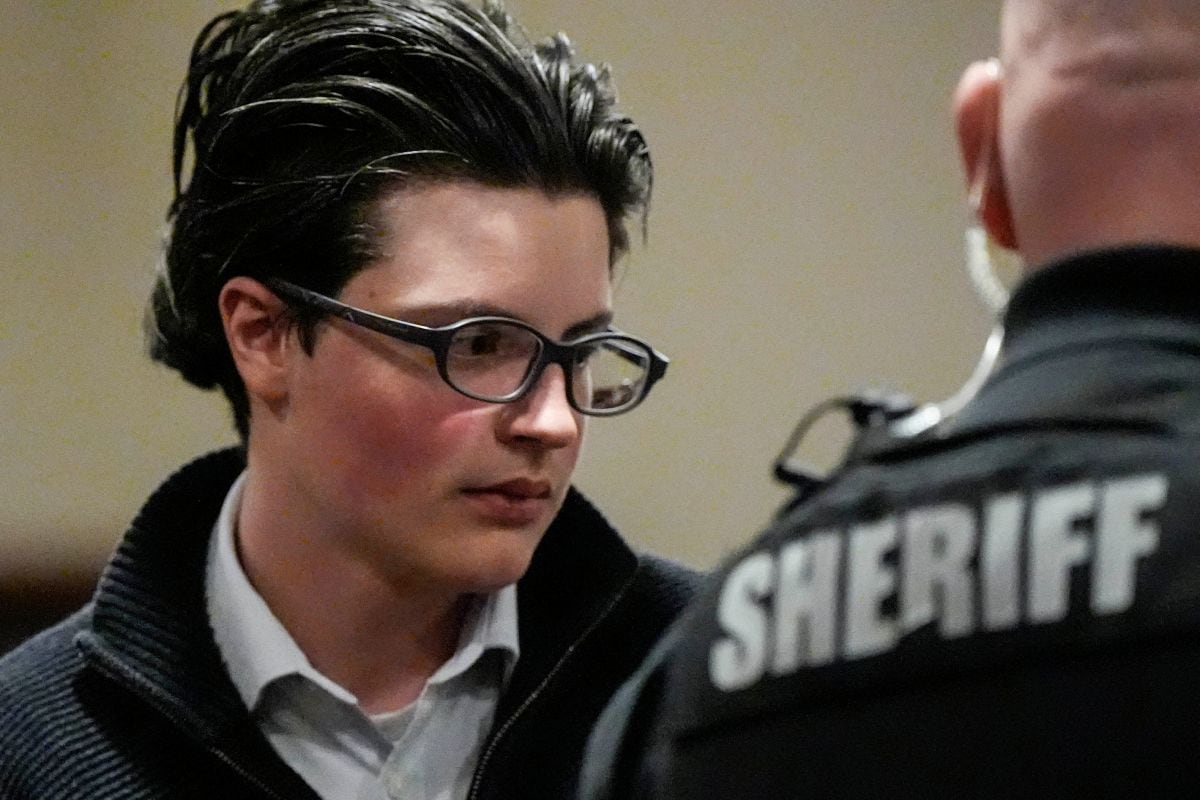 Colt Gray, el adolescente acusado del tiroteo mortal en la escuela secundaria Apalachee High School de Georgia, asiste a una audiencia en el juzgado del condado de Barrow, en Winder (Georgia), el 9 de diciembre de 2025. Foto: Mike Stewart / POOL / AFP