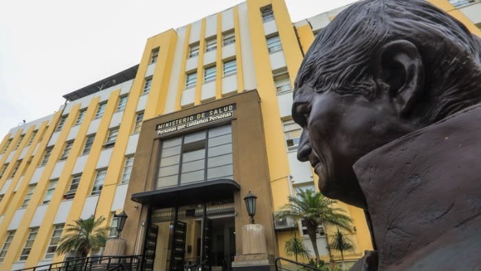 Ministerio de Salud ordena retirar marcas de agua por presencia de bacterias