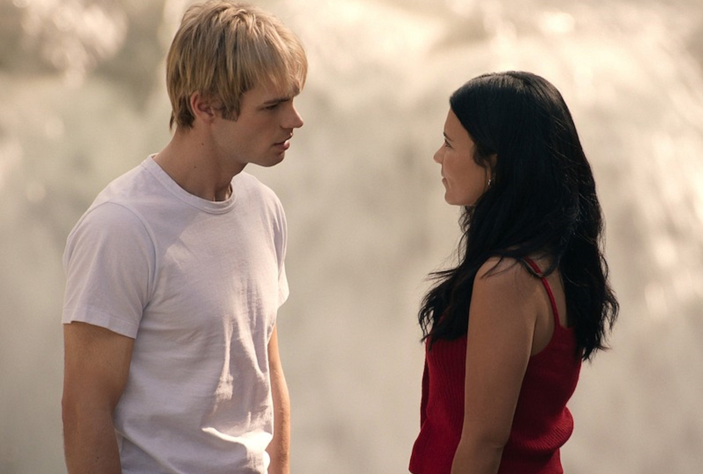 Cole (Noah LaLonde) y Jackie (Nikki Rodriguez) tienen que encontrar la manera de estar juntos en la tercera temporada de "Mi vida con los chicos Walter" (Foto: Netflix)