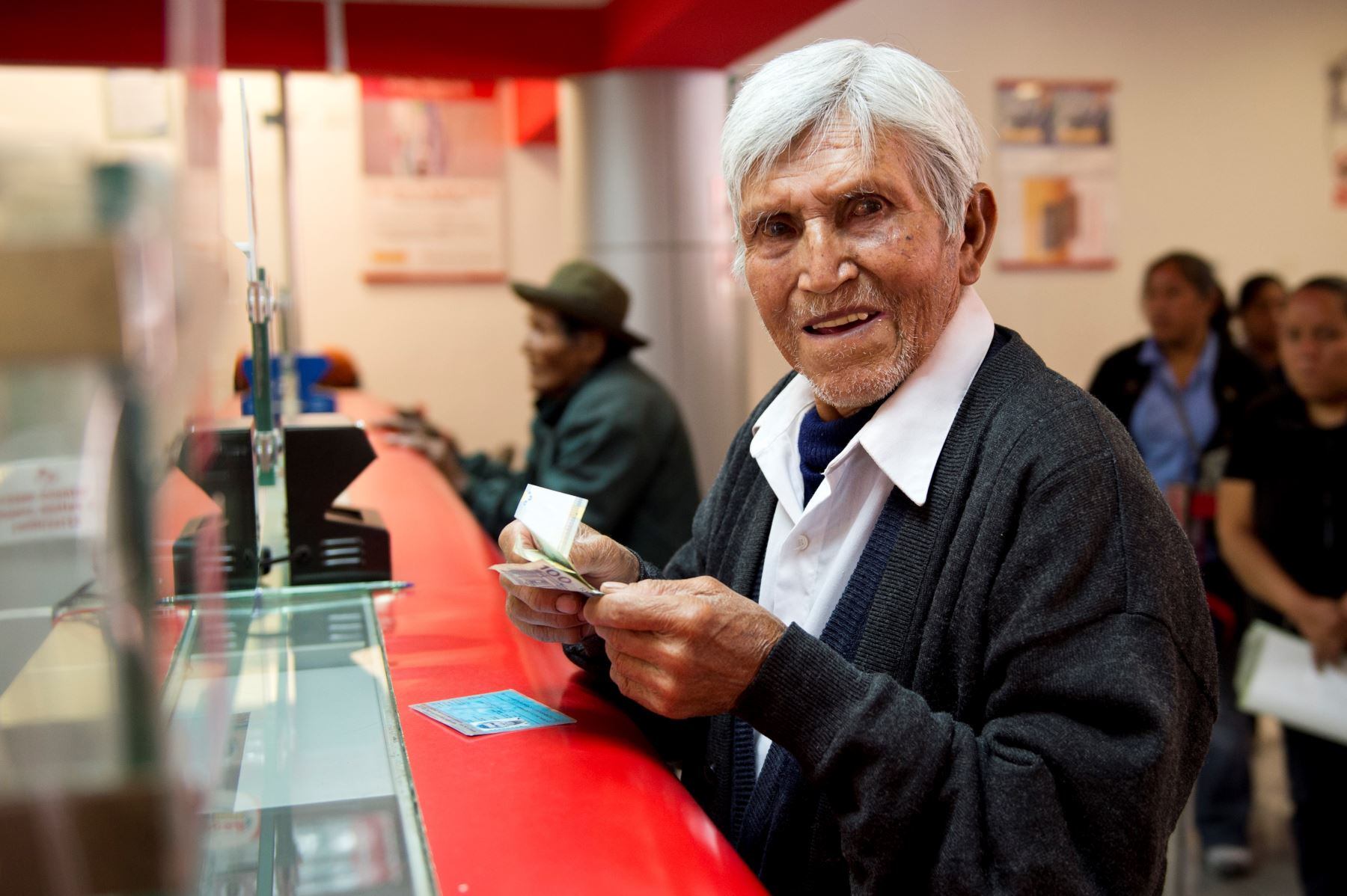 Plantean aumentar el monto para integrantes de Pensión 65. Foto: Andina.