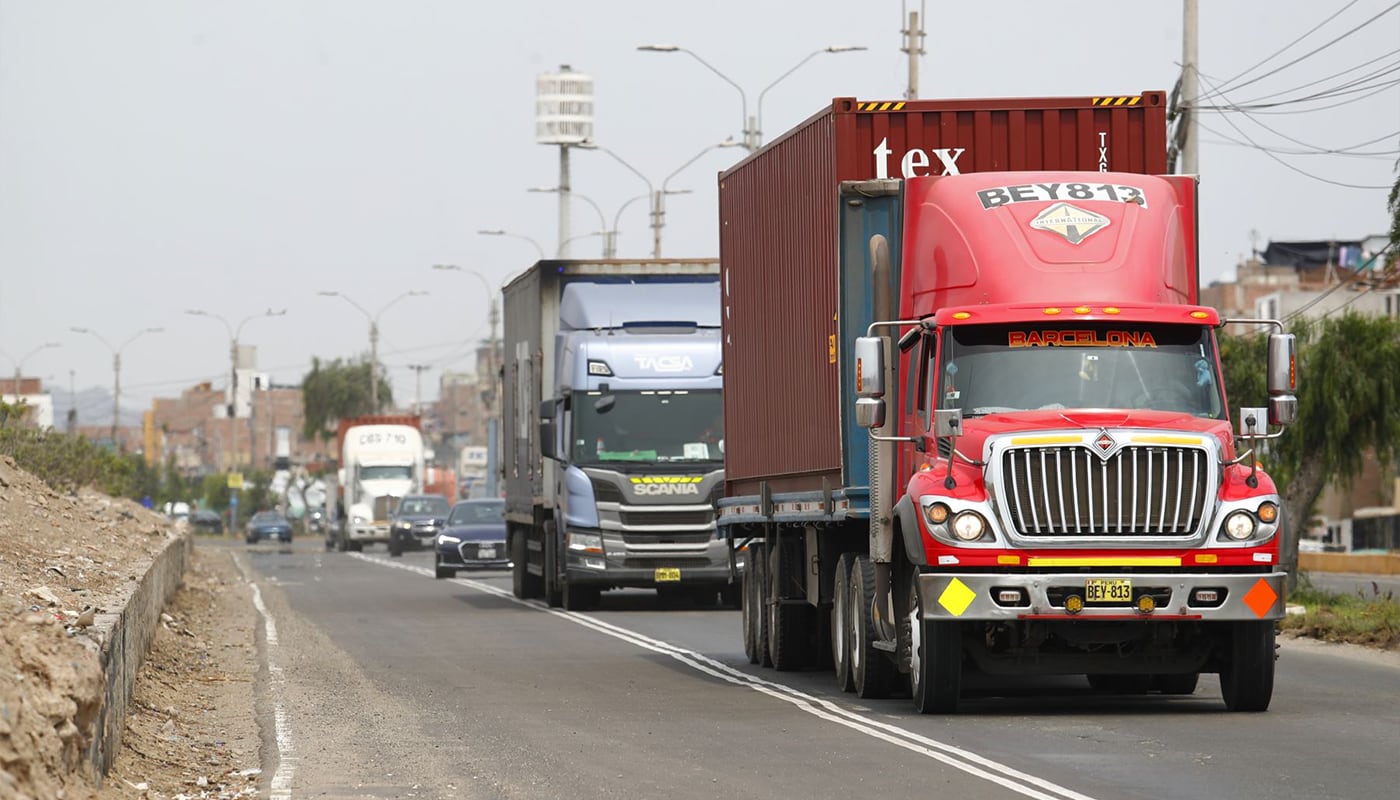 Los camiones, taxis y mototaxis no tendrán prioridad en el consumo de GNV mientras dure la emergencia | Foto: Andina