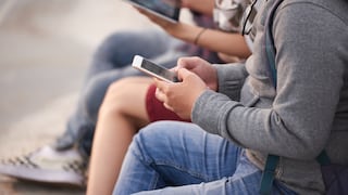 UE evalúa prohibir acceso de menores a redes sociales tras avance legislativo en Francia