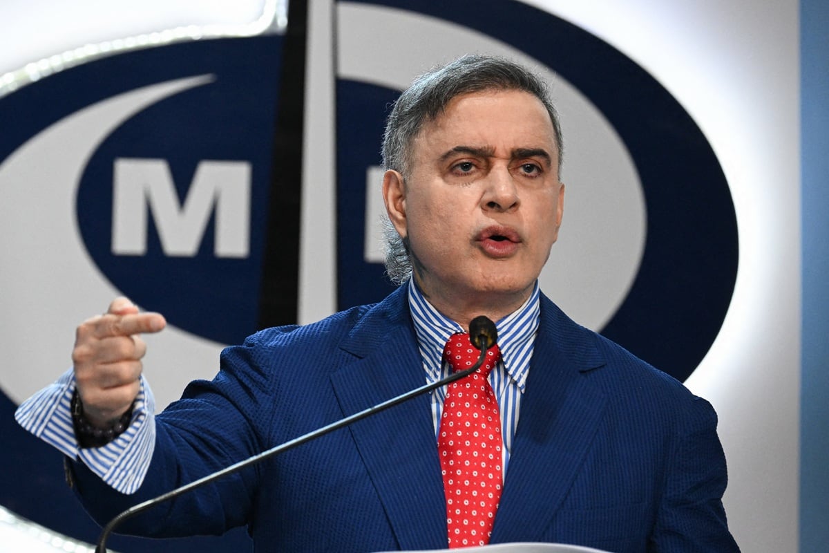 El fiscal general de Venezuela, Tarek William Saab, habla durante una conferencia de prensa en el Ministerio Público en Caracas, el 26 de noviembre de 2025. (Federico PARRA / AFP)