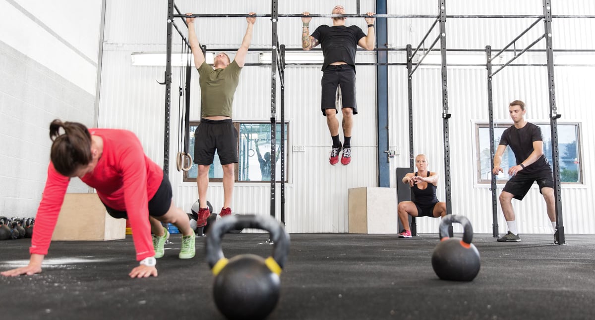 Entrenar sin seguro ni guía: la combinación que puede costar miles de soles. Fisioterapia, cirugías y rehabilitación prolongada encarecen lesiones comunes en deportes “saludables”. Foto: Dreamstime