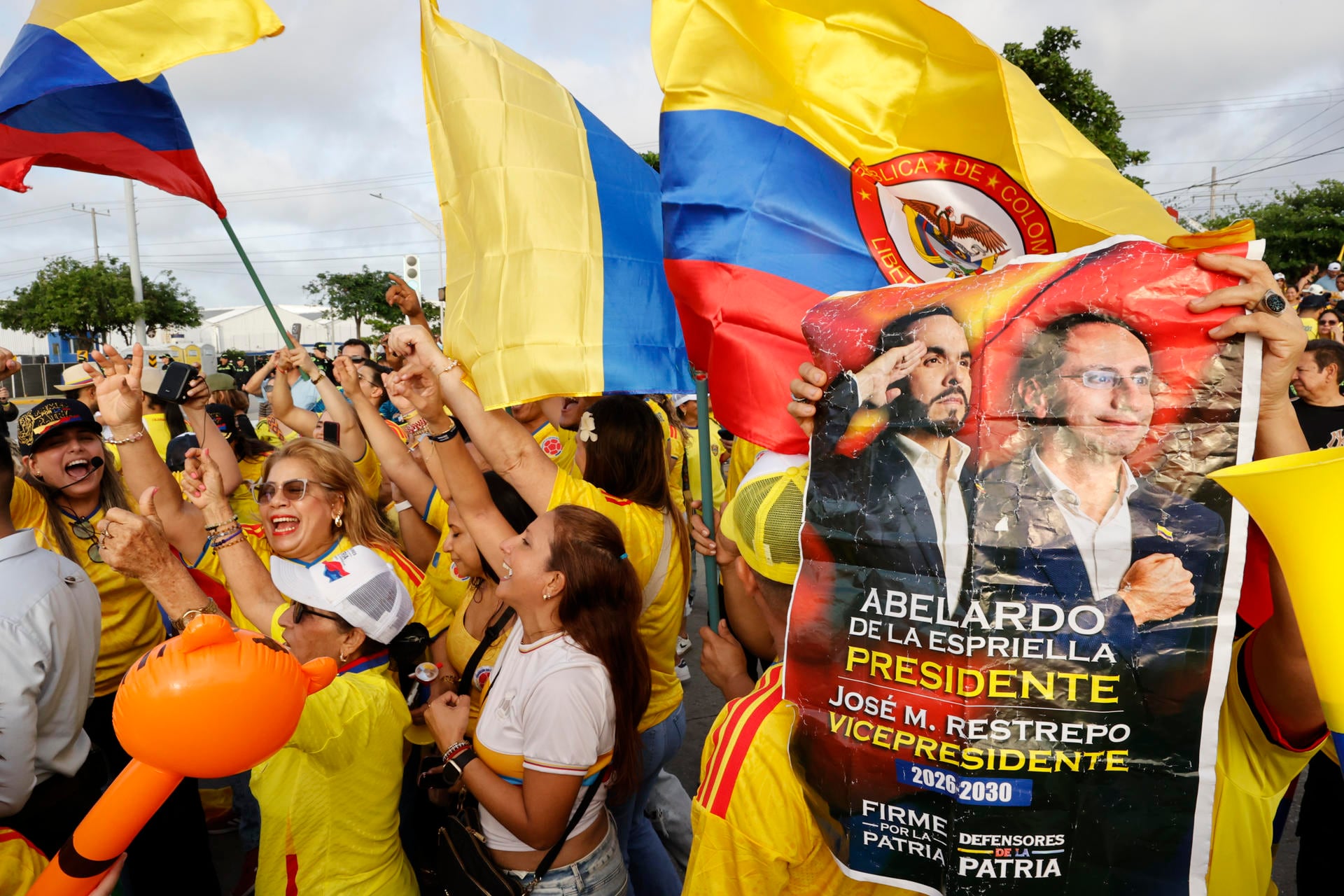El próximo presidente asumirá un país dividido. Fitch recuerda que el principal desafío será fiscal. Foto EFE