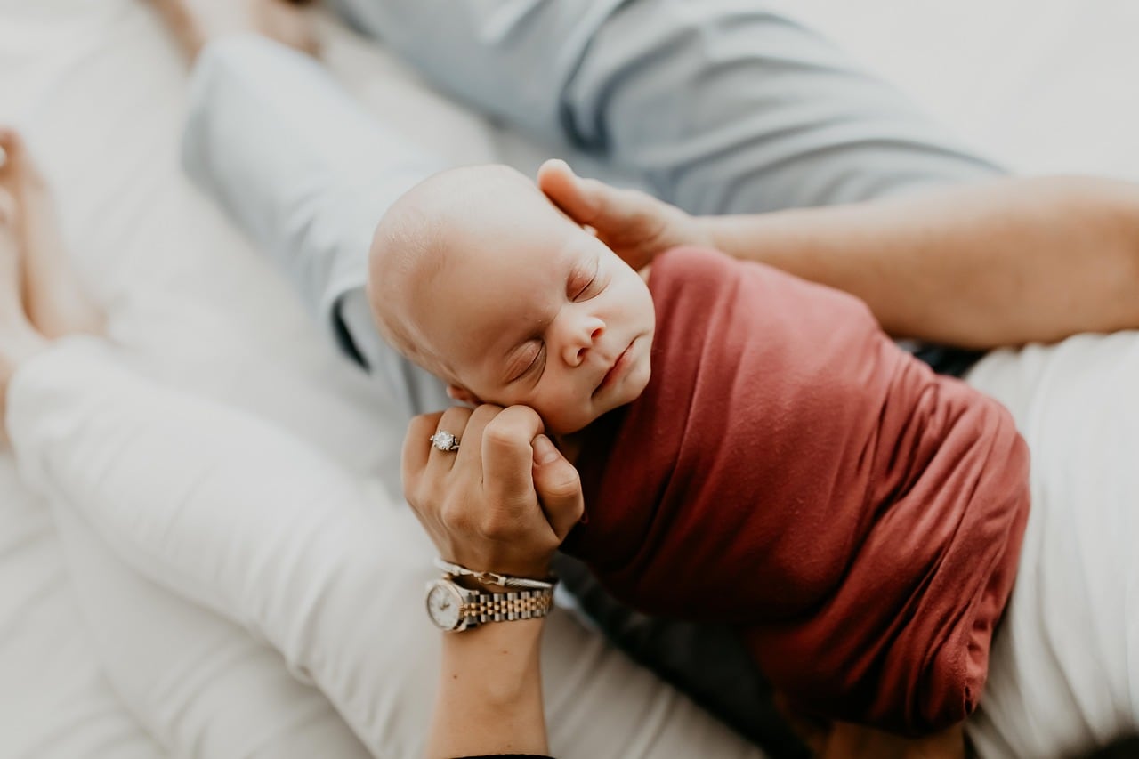 Una pediatra advierte que las herramientas digitales no pueden evaluar personalmente al bebé ni las necesidades particulares de cada madre. (Foto referencial: Pixabay)