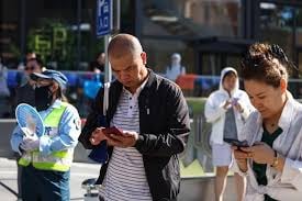 Las autoridades reforzaron los controles ante el auge de dispositivos con inteligencia artificial.