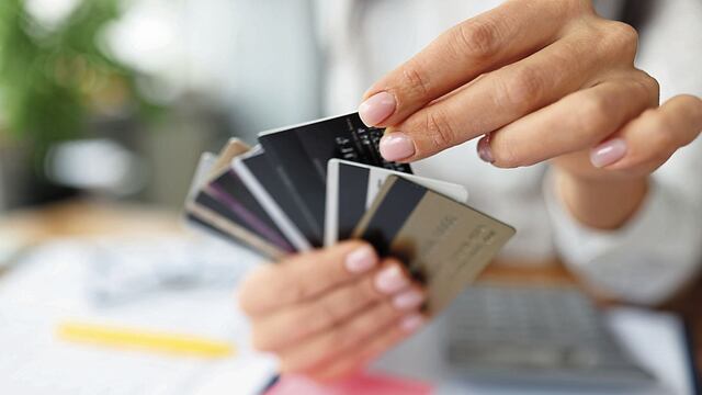 El 63% de los hogares peruanos utilizaron tarjetas para pagar sus compras el año pasado