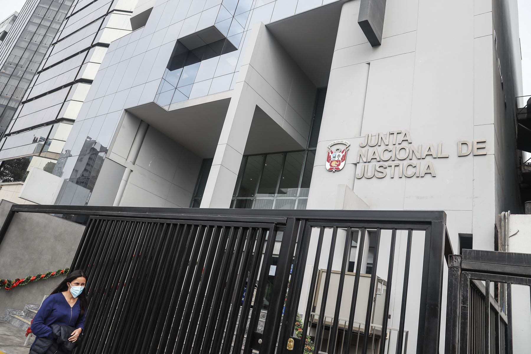La JNJ informó que actualmente están en curso 159 procedimientos disciplinarios contra jueces y fiscales, así como procedimientos de evaluación y ratificación de 300 magistrados