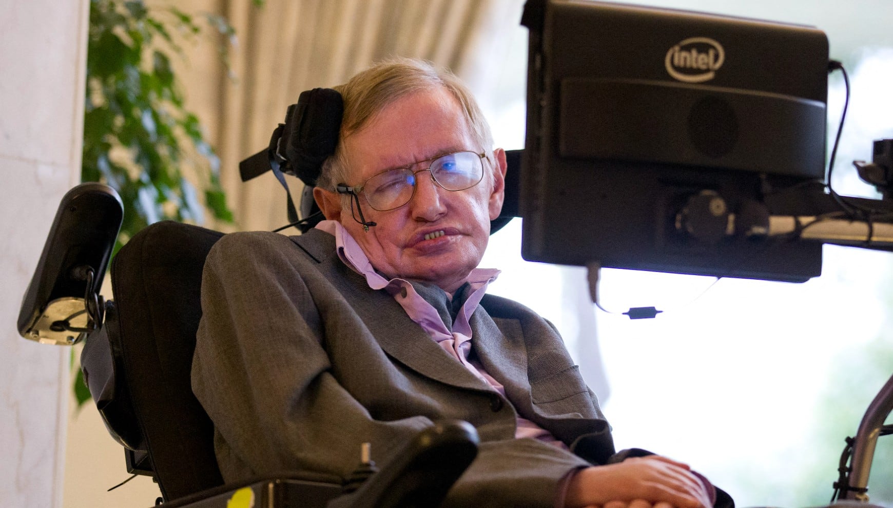 Stephen Hawking, físico: "Lo que pasa con la gente inteligente es que, para la gente tonta, parecen locos"