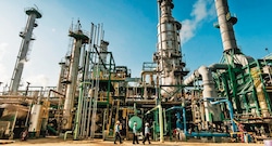 Producción petrolera no frena caída, pero sector “queda fuera” de pedido de facultades
