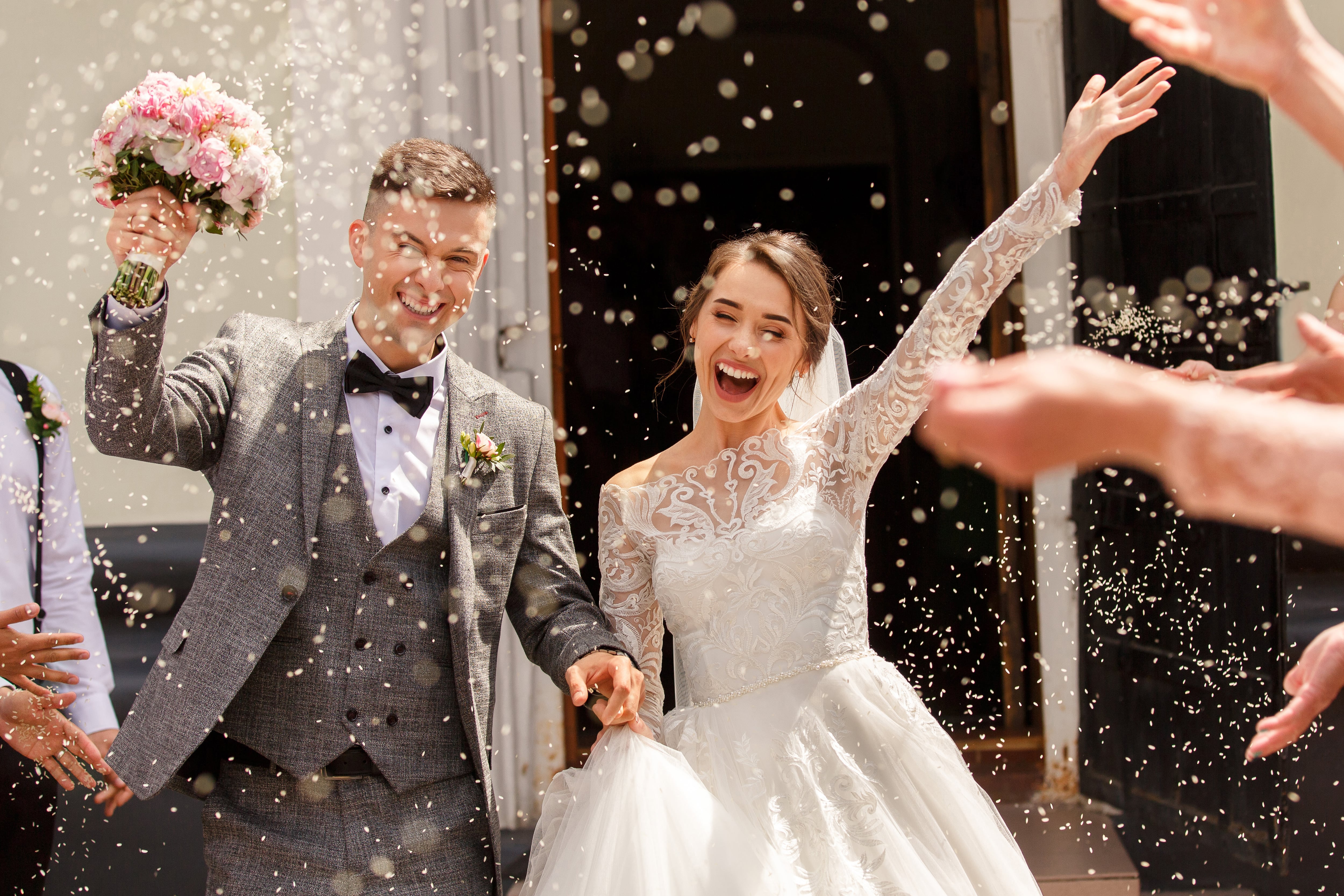 Detrás de una boda puede activarse una cadena de alrededor de 20 proveedores y hasta 100 personas, entre servicios de catering, decoración, fotografía, música, producción, transporte y otros rubros, según la CAPEV. (Foto: Shutterstock)