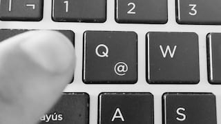 ¿Cómo escribir arroba en el teclado de una laptop y en la computadora de escritorio?