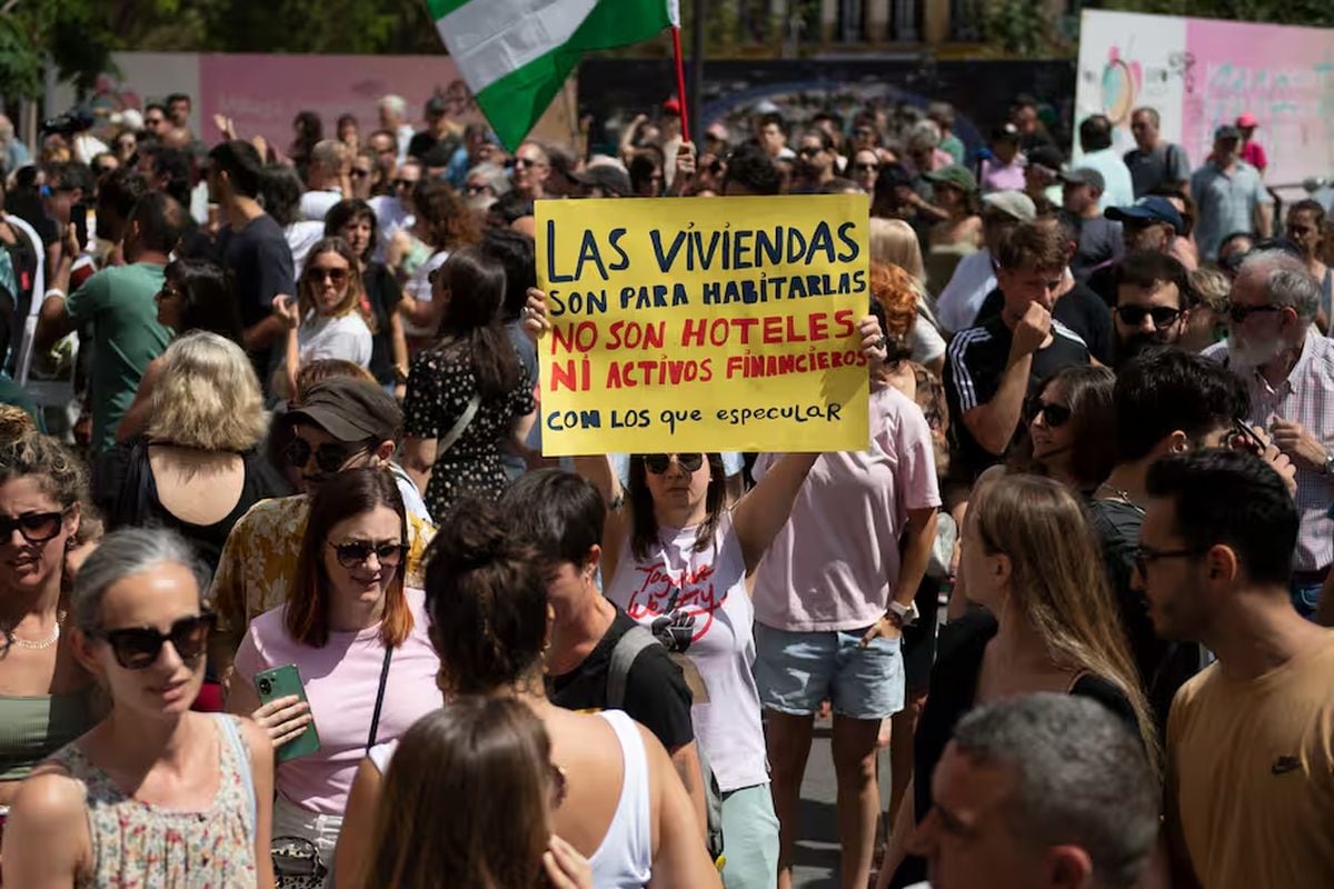 En Málaga se han registrado protestas contra el aumento de precios en la vivienda | Foto: AFP - JORGE GUERRERO