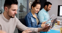 Las 40 profesiones que pueden desaparecer por el avance de la IA: ¿tu trabajo está en peligro?