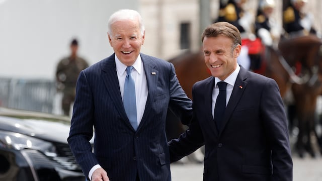 Biden llama a Francia el “primer amigo” de EE.UU. en visita de Estado al país europeo