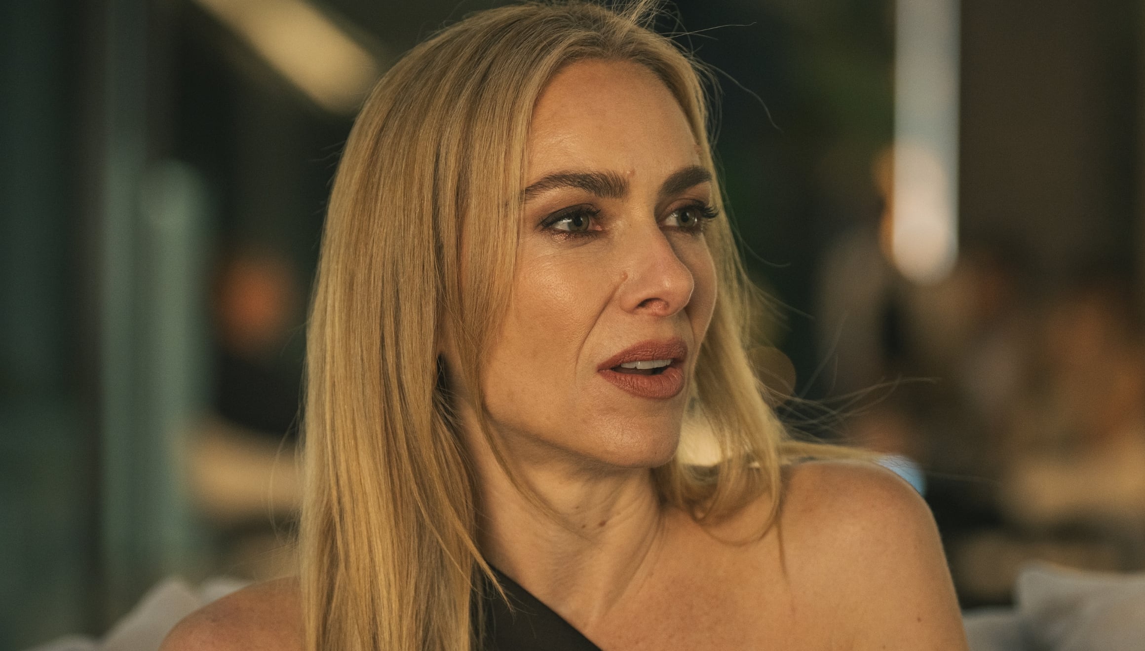 La actriz Kira Miró como Luz en una escena de la cuarta temporada de la serie “Machos alfa” (Foto: Netflix)