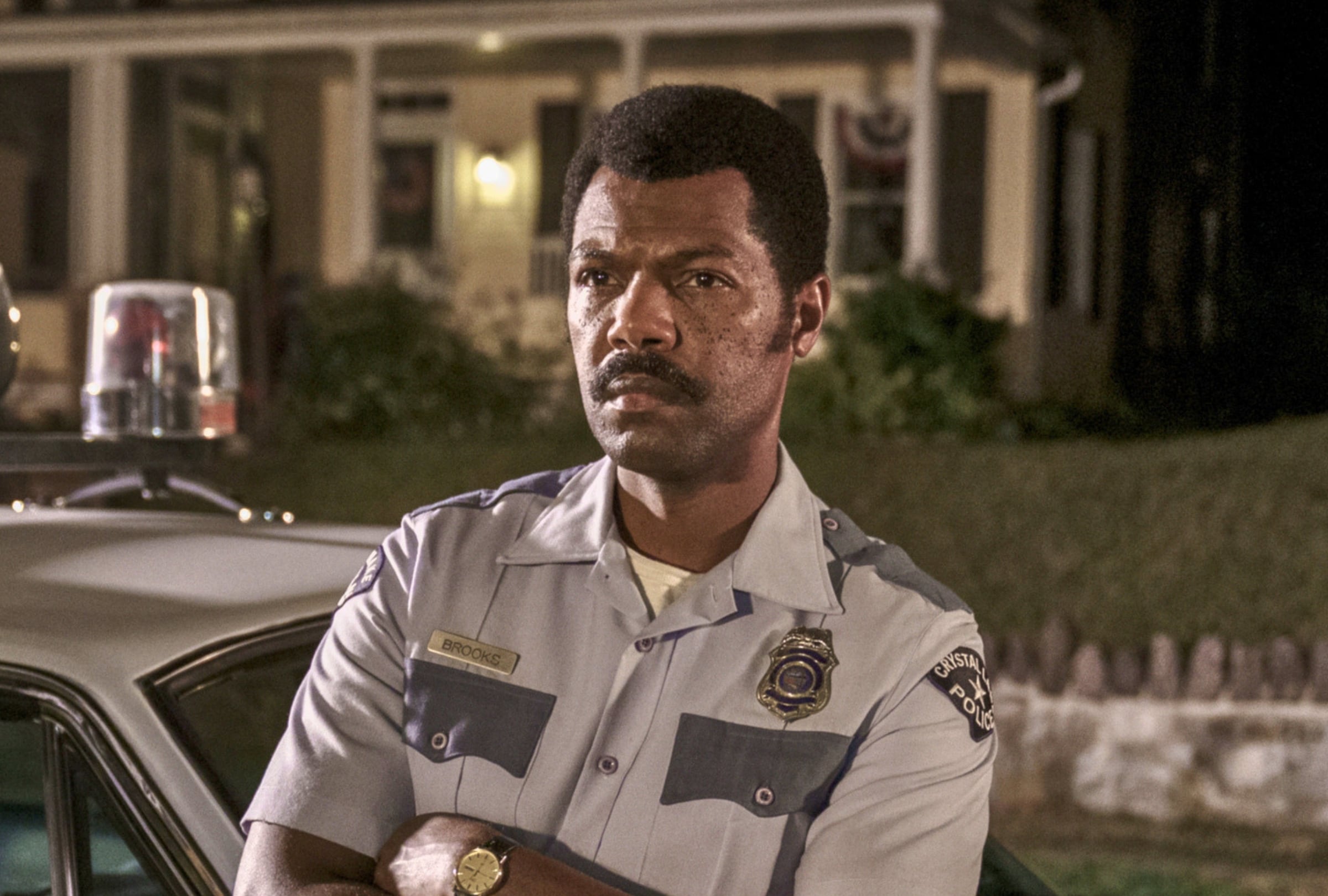 William Catlett como Levon Brooks en una escena de la serie de terror "Crystal Lake" (Foto: A24 / Peacock / Sky / HBO Max)
