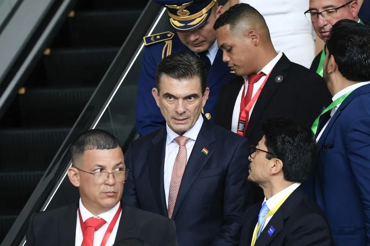 El presidente de Bolivia, Rodrigo Paz (c), en una fotografía de archivo. Foto: EFE/ Bienvenido Velasco