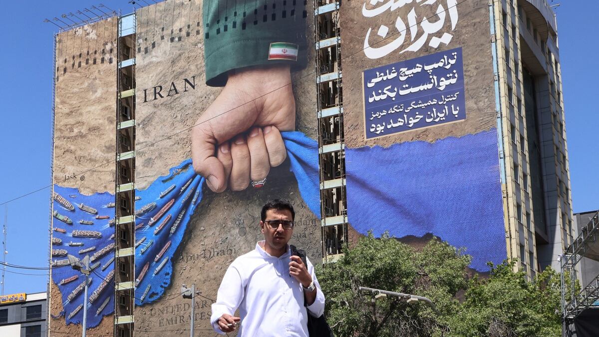 Petróleo se dispara por las exigencias de EE.UU. e Irán para reabrir Ormuz