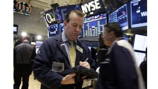 Wall Street cae tras datos económicos a la espera de reporte de empleo