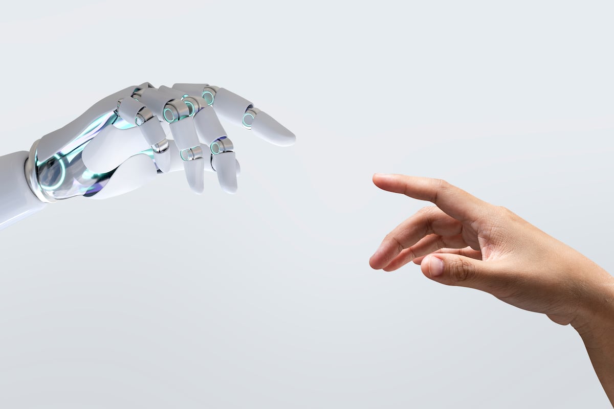 La combinación del análisis de datos y la inteligencia artificial puede generar mejores estrategias en una organización. Foto: Freepick