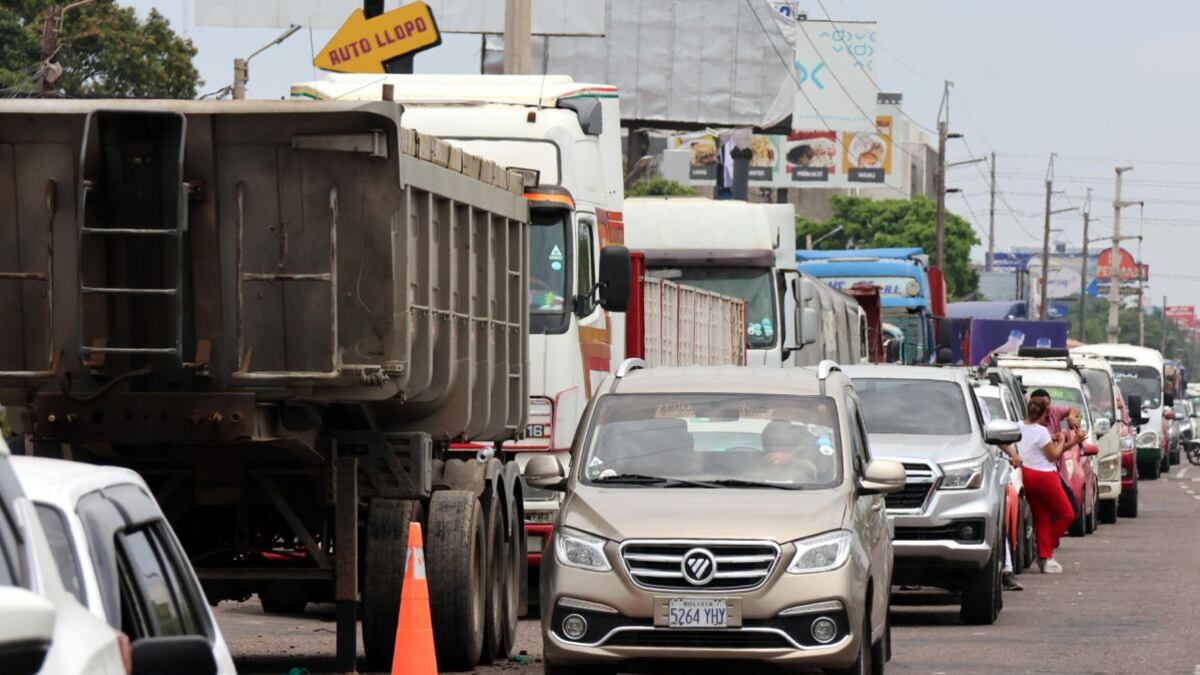 Gobierno de Bolivia elimina subsidio al diésel para industrias ante crisis de combustibles