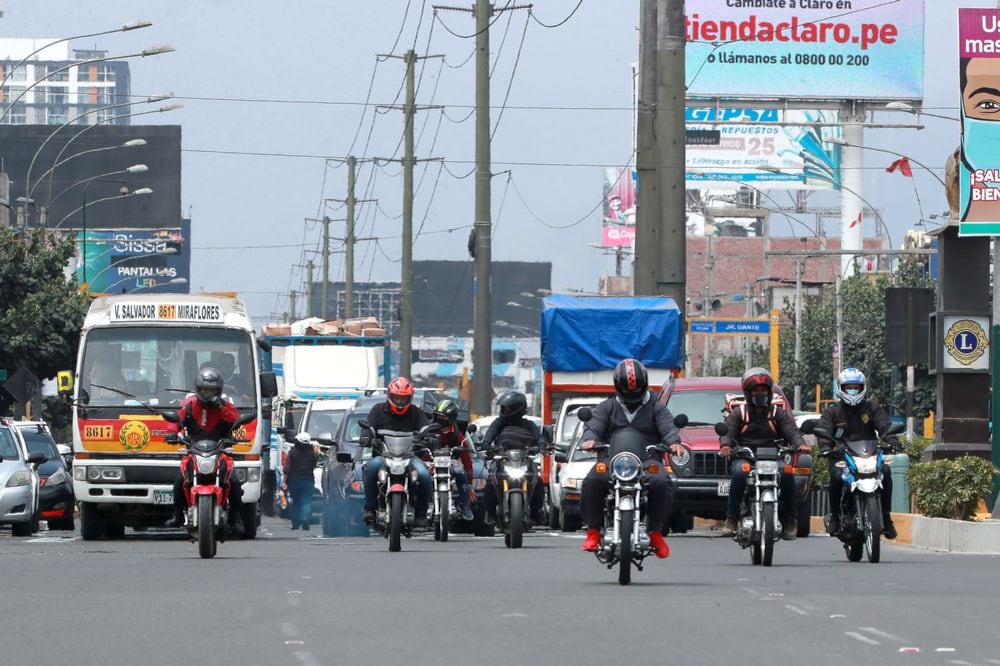 Gremios de conductores se oponen a propuesta de la Defensoría que elimina la circulación de motos lineales por las noches. Foto: Lino Chipana / @photo.gec