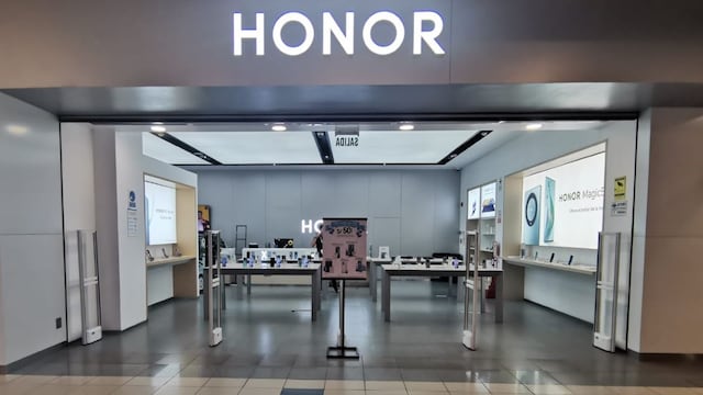 Marca de smartphones Honor abre su quinta tienda en Lima