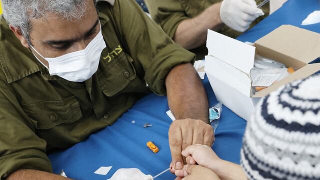 Israel inicia campaña de test de COVID-19 en niños de 3 a 12 años