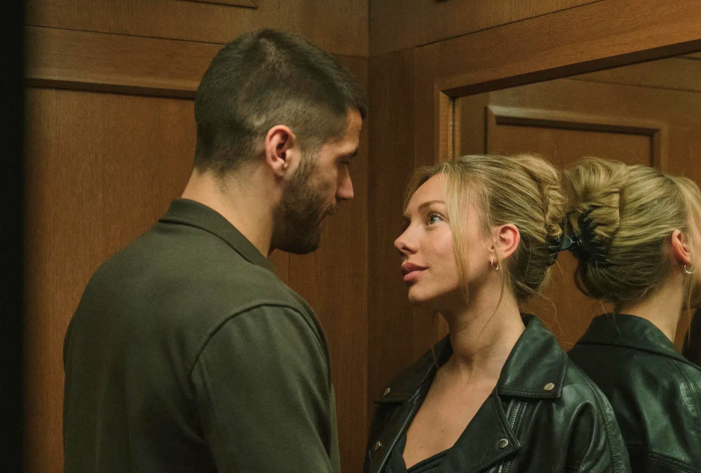 Los actores Hugo Diego Garcia y Ester Expósito son los protagonistas de la adaptación cinematográfica de la exitosa bilogía literaria "Enfrentados" de Mercedes Ron (Foto: Pokeepsie Films / Prime Video)