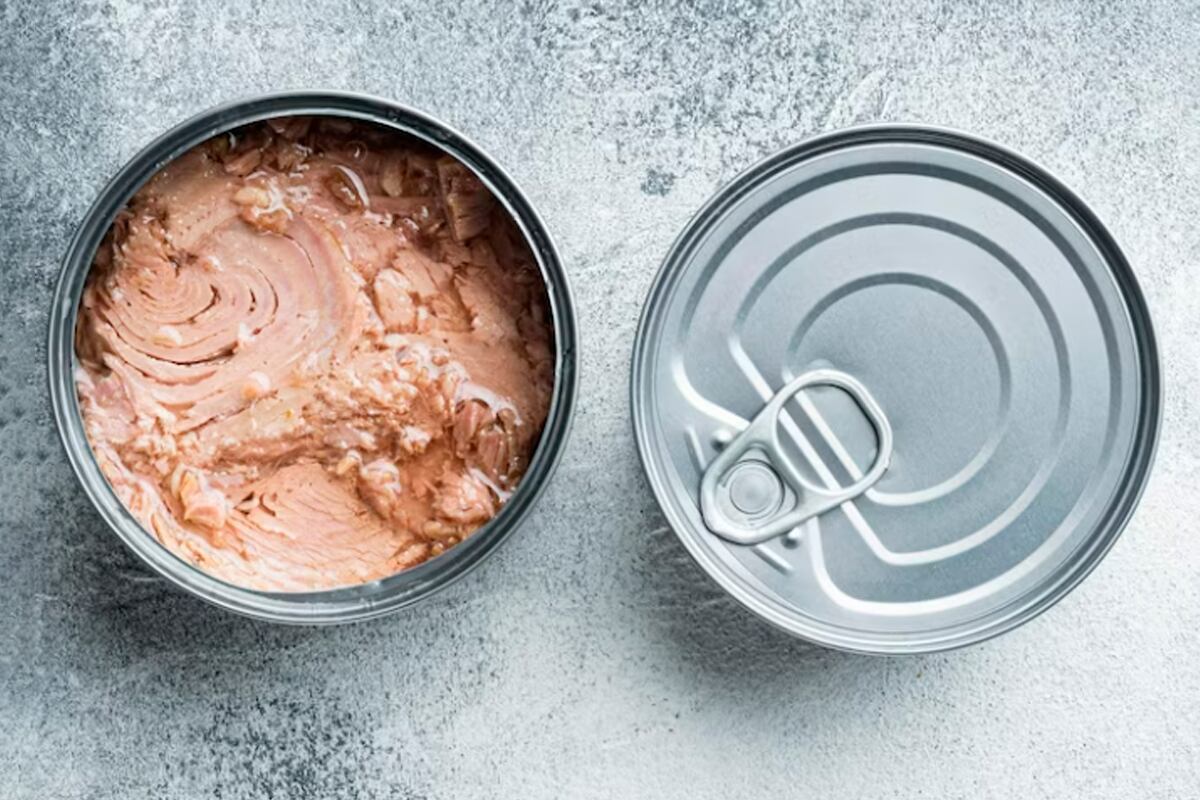 They remove canned tuna from US supermarkets due to the risk of deadly poisoning They remove canned tuna from US supermarkets due to the risk of deadly poisoning