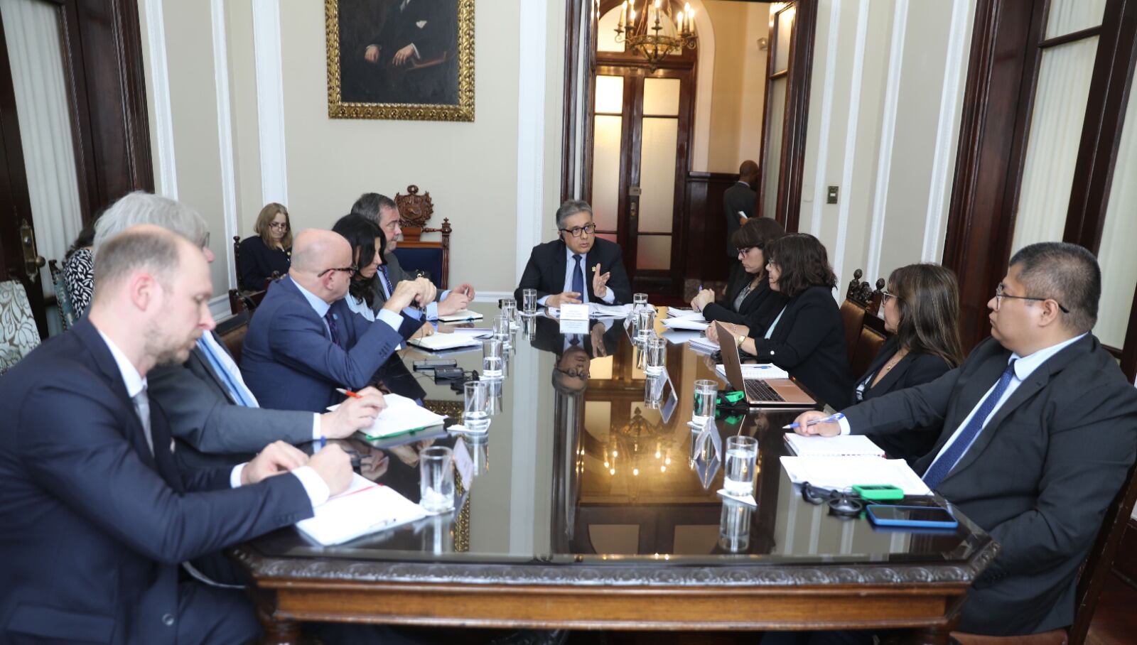 El magistrado Ulises Yaya Zumaeta recibió a la delegación de la Comisión de Venecia en representación de la presidenta Janet Tello Gilardi. Foto: Poder Judicial.