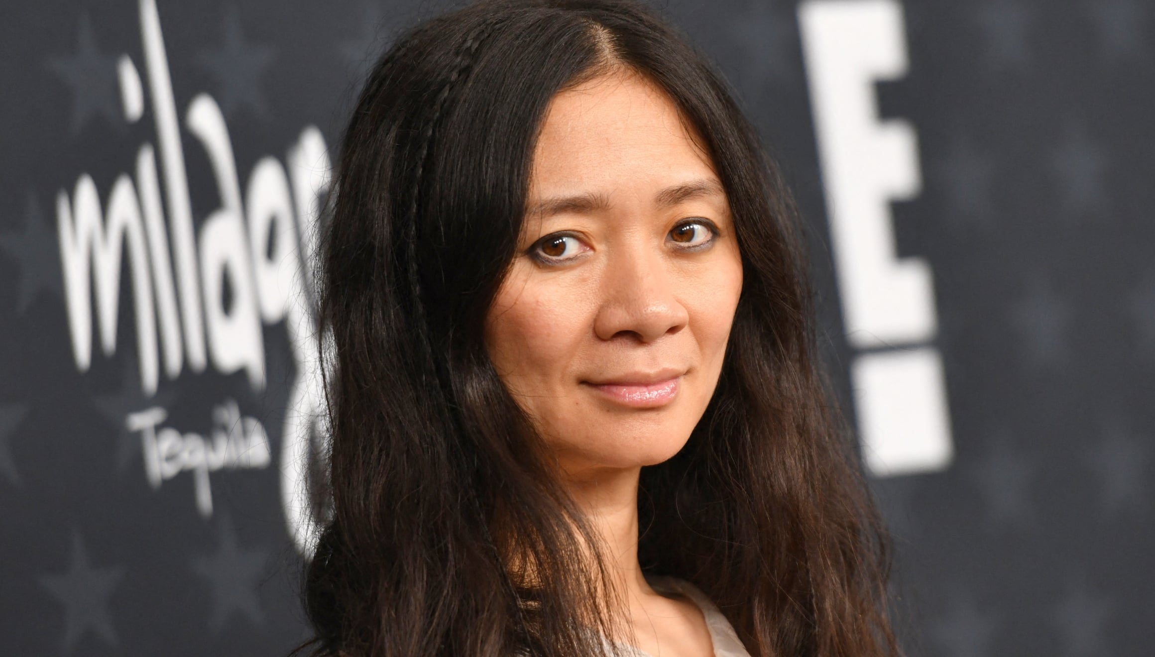 La directora Chloé Zhao está nominada a los Premios Oscar 2026 gracias a su trabajo detrás de cámaras en la película "Hamnet" (Foto: Chris Delmas / AFP)