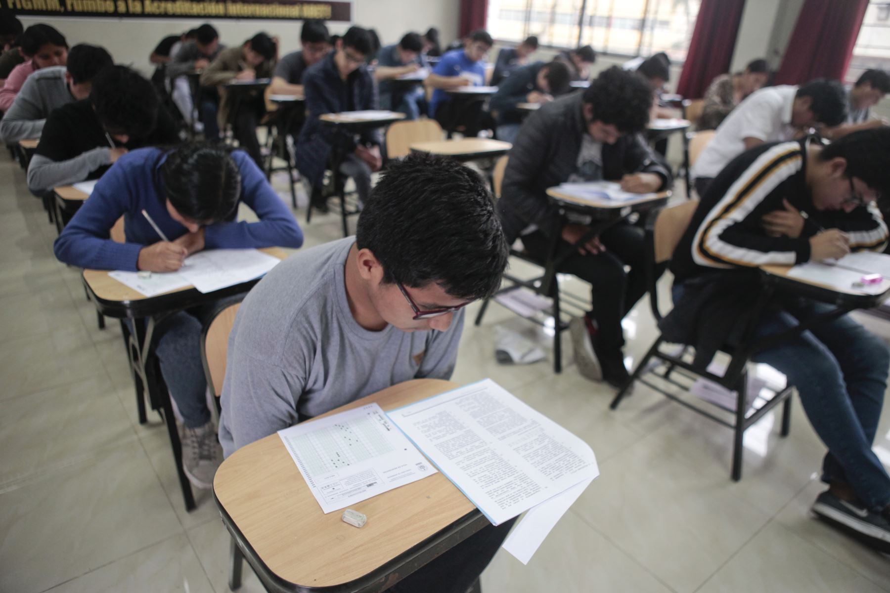 Solo en lo que va del 2024, los congresistas han presentado propuestas para la creación de 40 centros de estudios universitarios, mientras cada año empeora la ejecución del presupuesto.