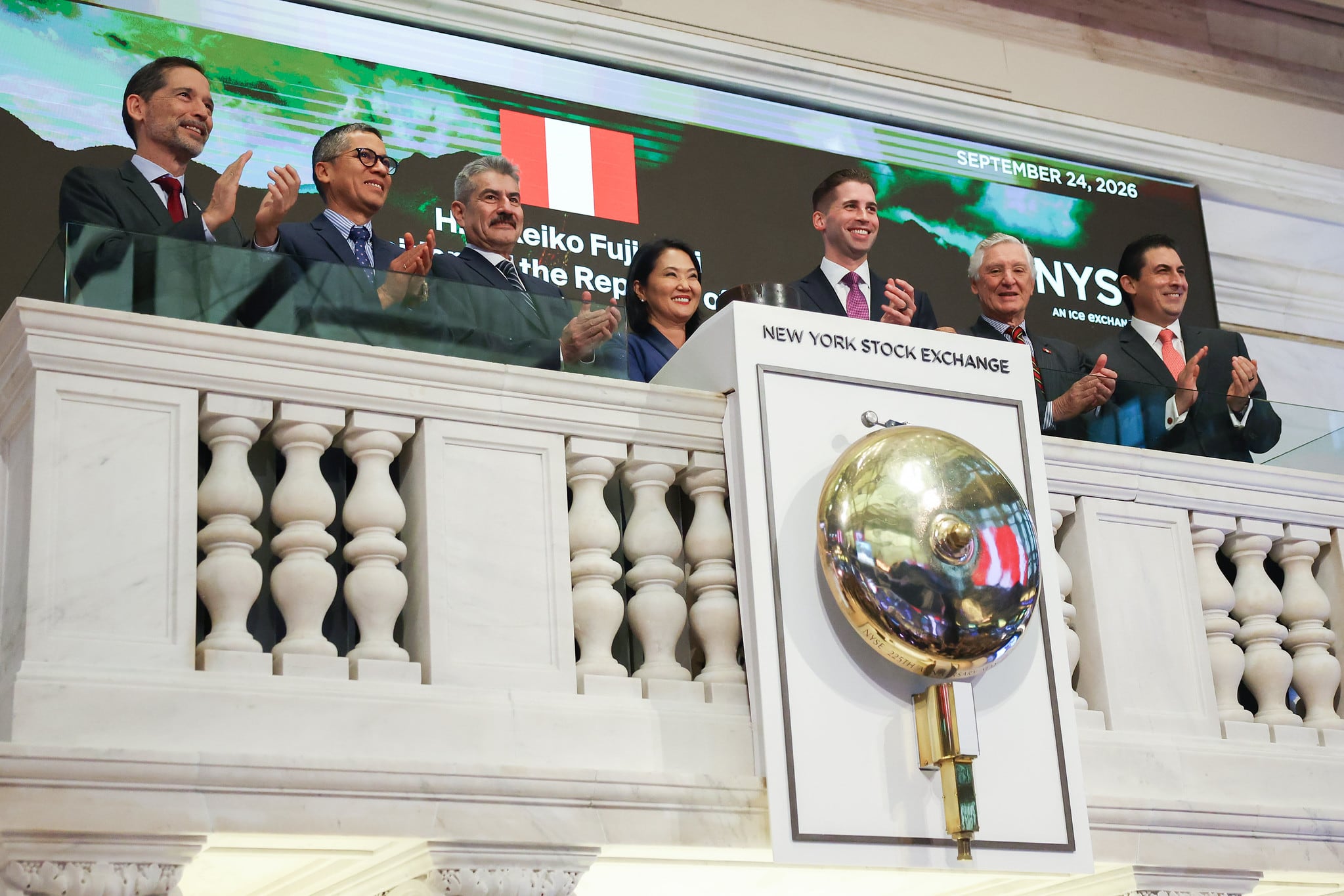 La presidenta Keiko Fujimori participó en el “campanazo” de cierre de la Bolsa de Valores de Nueva York. (Foto: Presidencia)