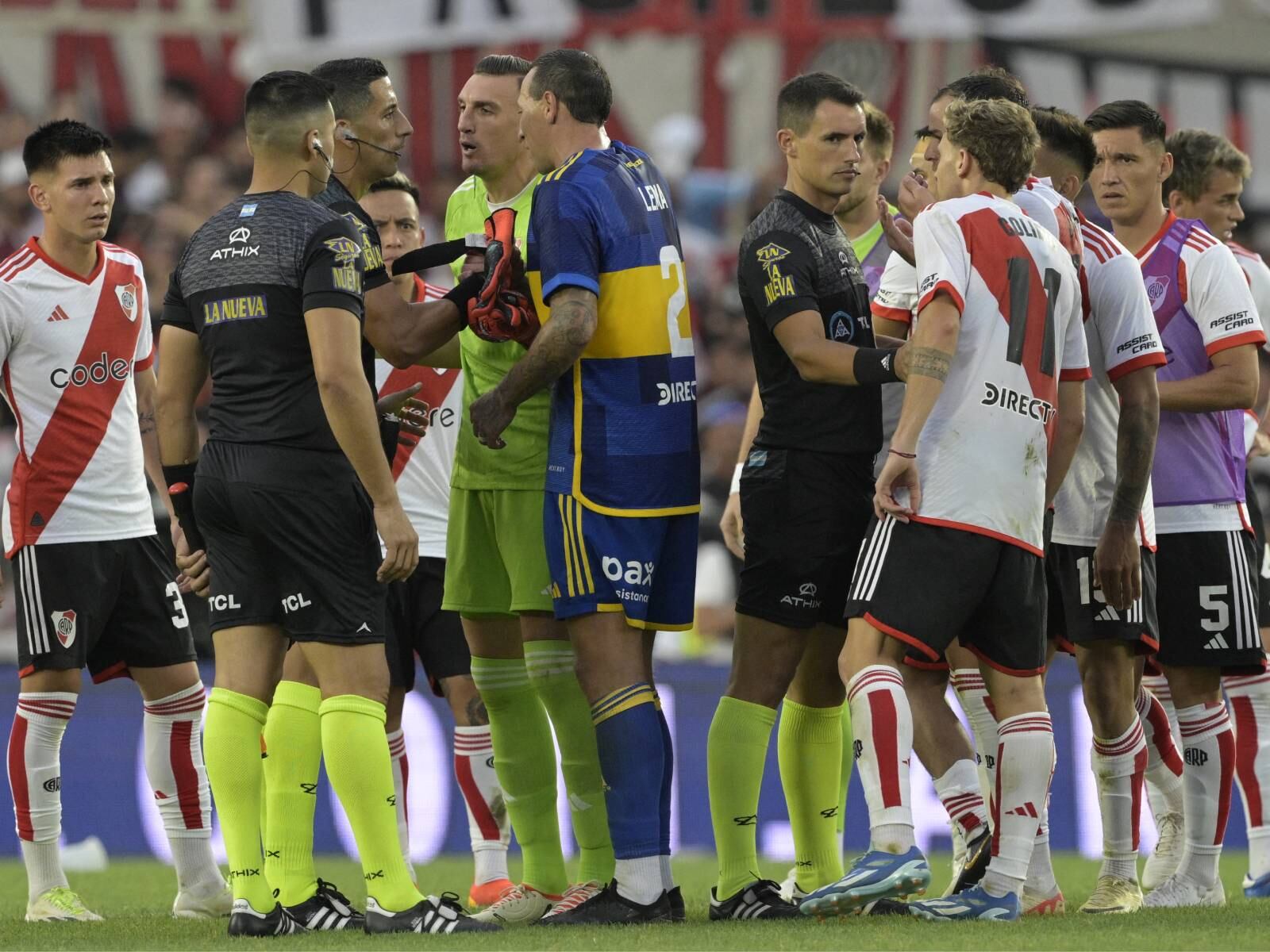 Transmisión oficial vía TNT Sports para ver el superclásico entre Boca Juniors y River Plate por los cuartos de final de la Copa Liga Profesional 2024 desde el estadio Mario Alberto Kempes de Córdoba, Argentina. (Foto: AFP)