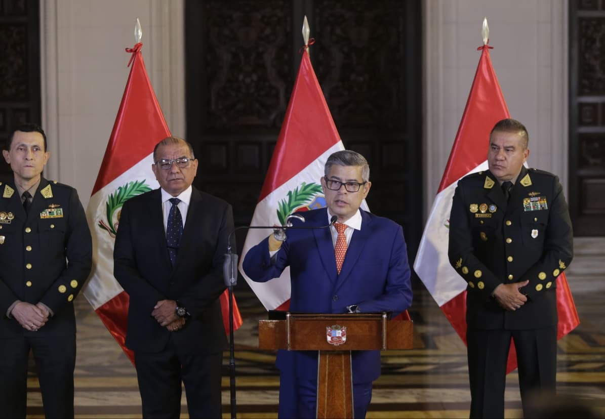 El primer ministro Luis Galarreta anuncia que Óscar Arriola deja cargo de comandante general PNP. (Foto: César Bueno/ GEC)