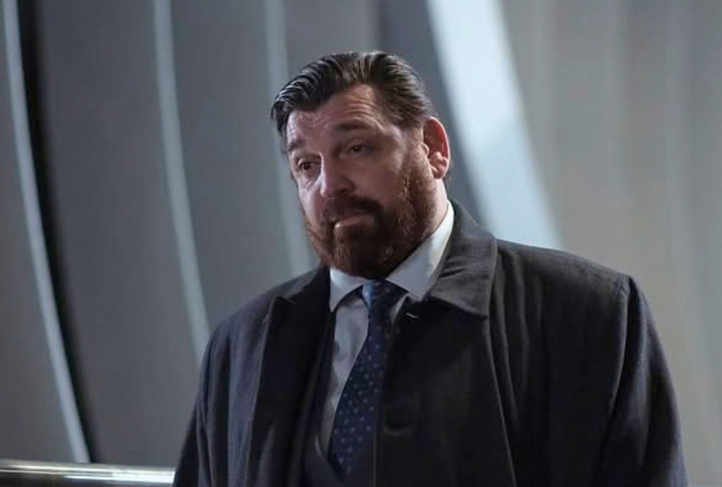 Hovik Keuchkerian como Jon Gutiérrez en una escena de "Reina Roja 2: Loba negra" (Foto: Amazon Studios)