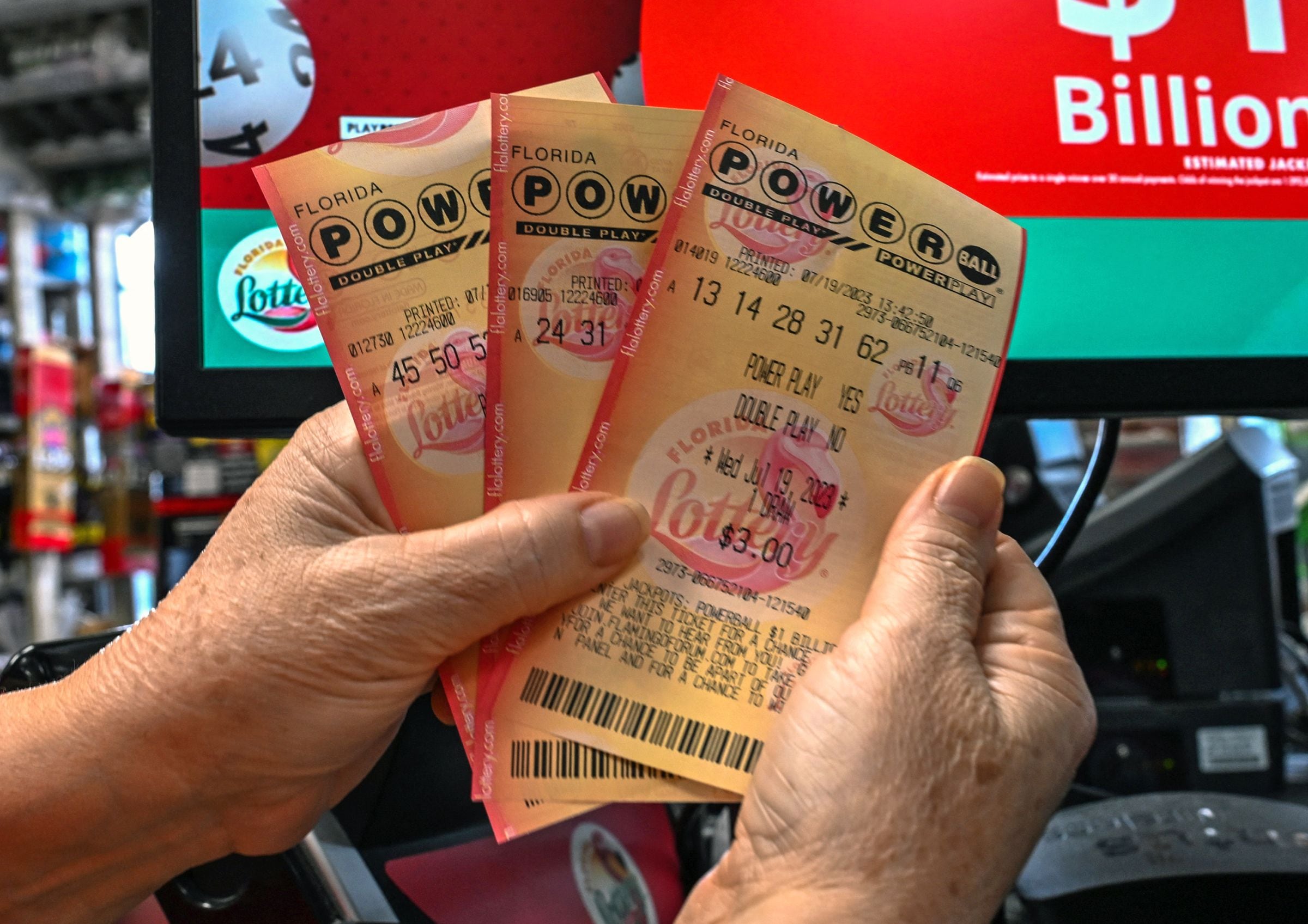 Los plazos límite para la venta de boletos del Powerball varían según la jurisdicción. (Foto: GIORGIO VIERA / AFP)