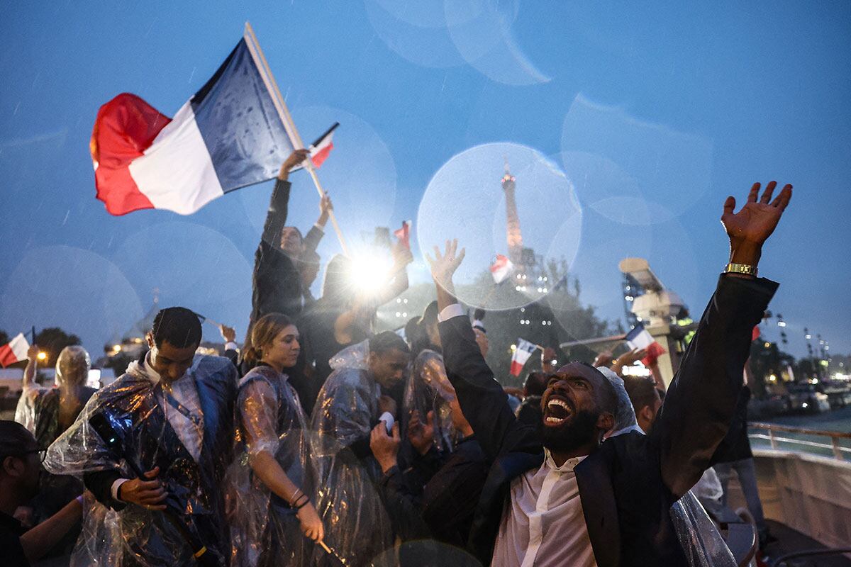 Más de 10 mil atletas navegaron en el Río Sena en la ceremonia de Apertura de lo Juegos Olímpicos de París 2024. (Foto: AFP)