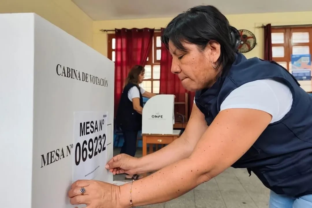 Todo el material electoral ya se encuentra en los centros de votación de Lima y Callao. Foto: ONPE