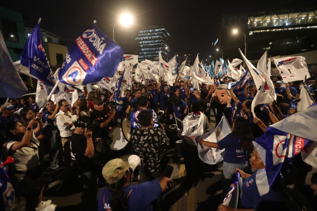 Debate electoral JNE | Simpatizantes de diversos partidos se concentran en los exteriores del Centro de Convenciones en San Borja, para apoyar a los candidatos de sus partidos en el primer día del debate electoral de cara a las elecciones presidenciales 2026. Fotos: Jesús Saucedo / @photo.gec