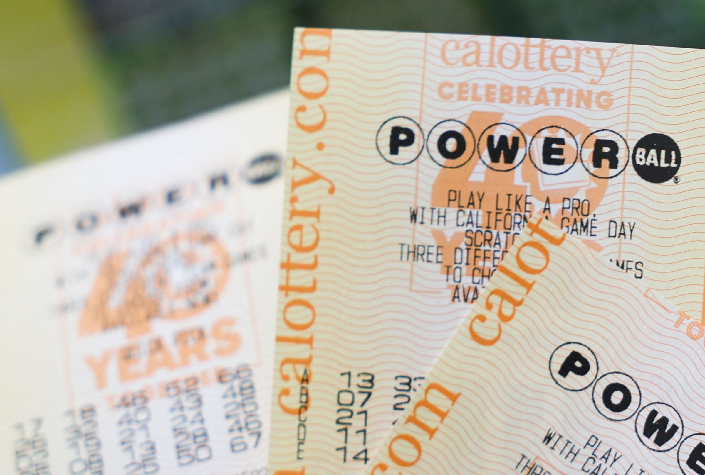 En esta nota conocerás los resultados del sorteo del Powerball del sábado 10 de enero y descubrir si alguien se quedó con el premio mayor. (Foto: Patrick T. Fallon / AFP)