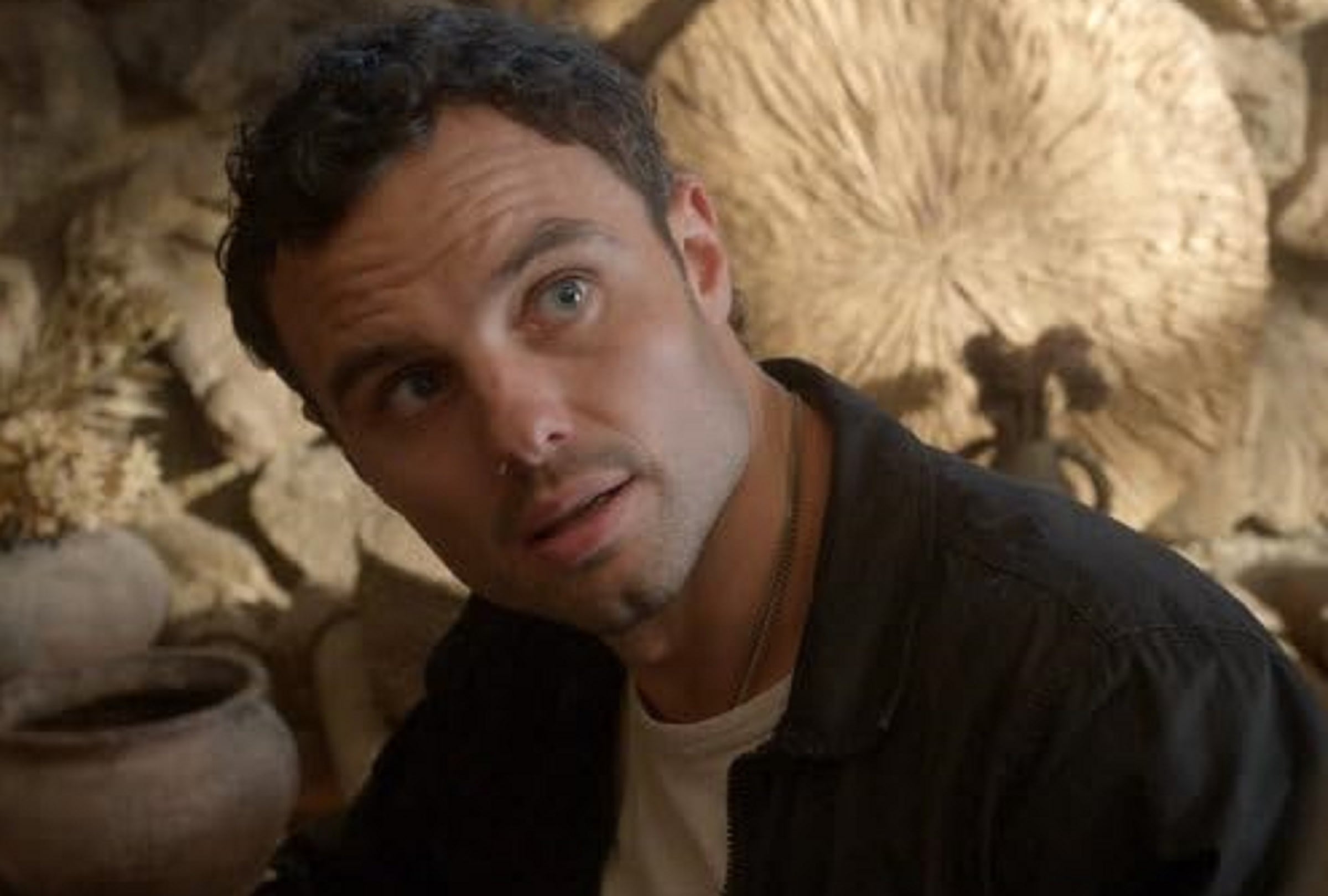 Josh McKenzie es parte del elenco del drama de ciencia ficción "La Brea", creada y producida ejecutivamente por David Appelbaum (Foto: NBC)