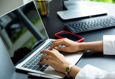 Estafas de viajes con IA: el detalle técnico que salvó a una pareja de perder miles de dólares