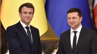 Zelenski dice que invitó a Macron a Ucrania para que constate que hay un “genocidio”