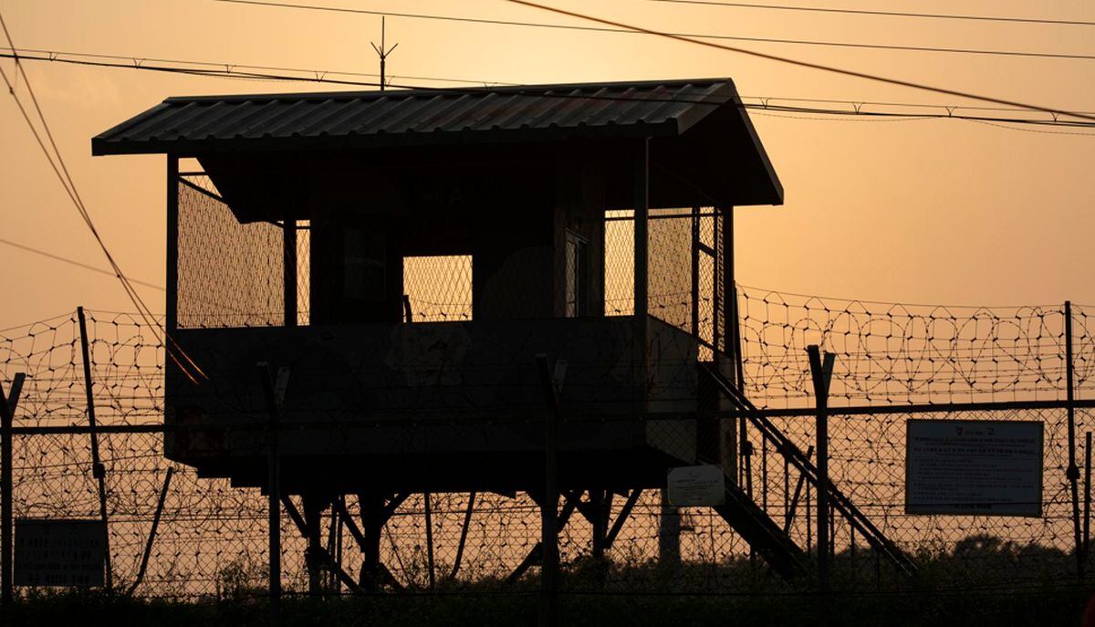 La agencia estatal KCNA publicó que la Jefatura Estatal de Prevención de Emergencias determinó que “se ha permitido a los ciudadanos en el extranjero regresar a casa”. (Foto: EFE/EPA/JEON HEON-KYUN)
