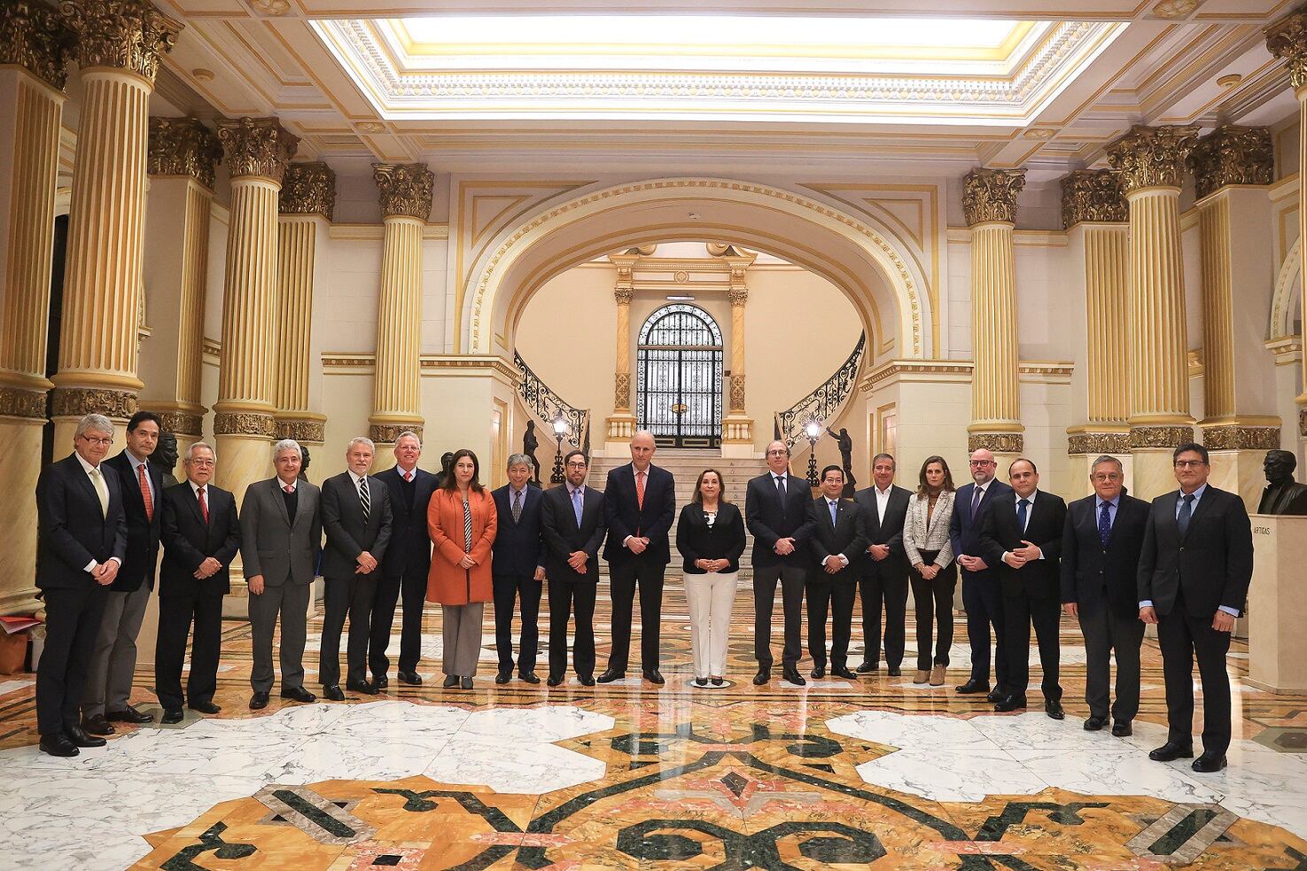 El notorio avance de la minería ilegal en el país fue uno de los puntos de conversación en la cita con la presidenta. Foto: Adex.