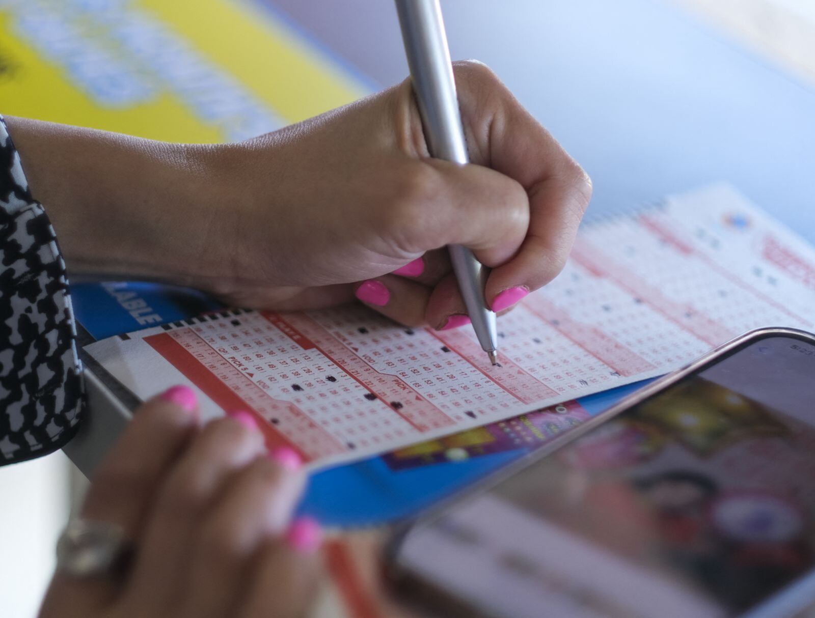Jugadores sueñan con ganar la lotería Mega Millions y hacerse millonarios (Foto: AFP)
